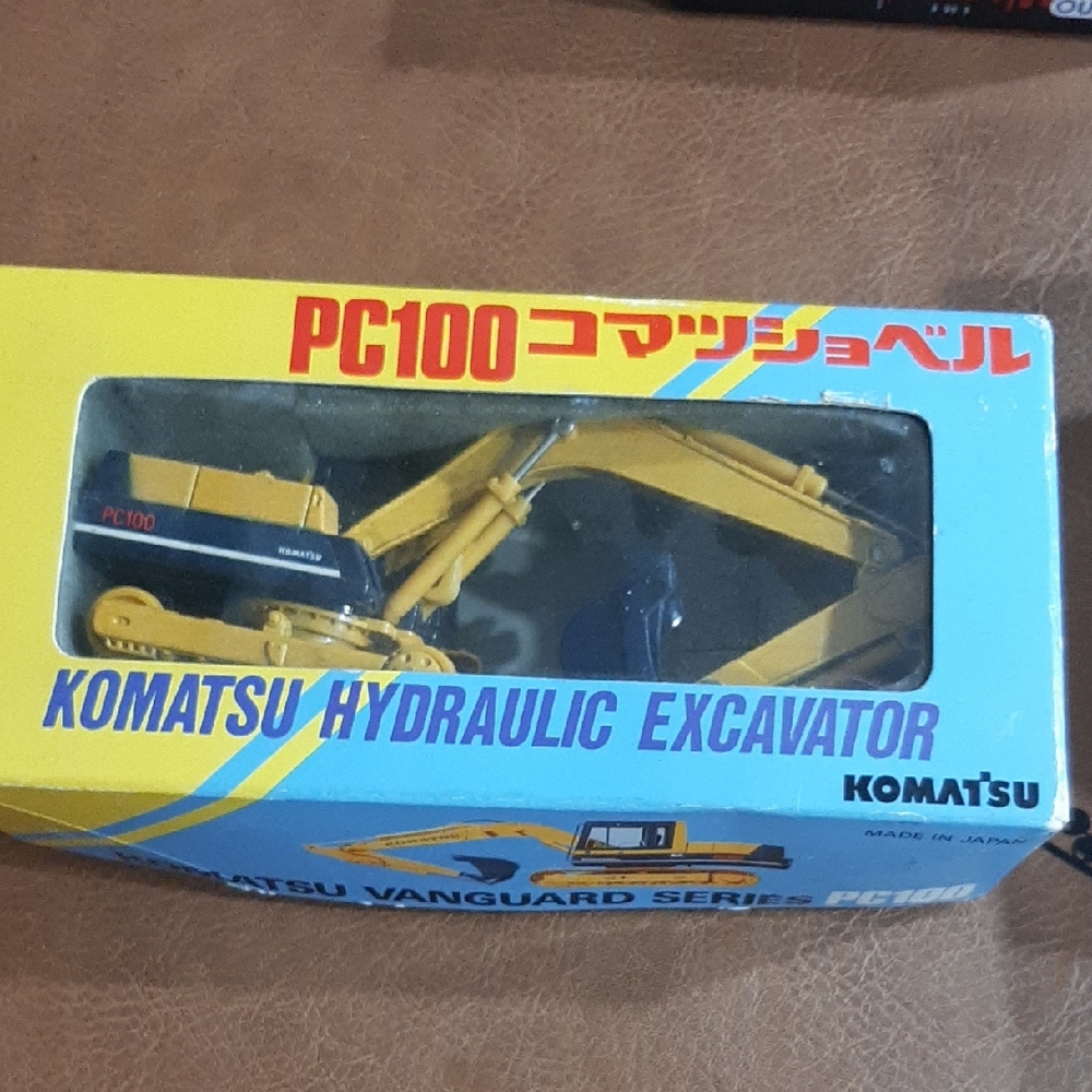 PC100 Hydraulic Excavator Toy - Yellow and Blue
